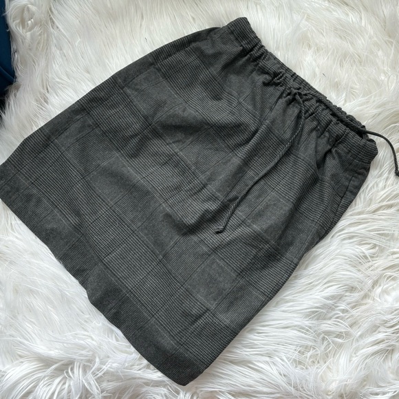 Aritzia Babaton Jimmy plaid skirt, size M - Picture 3 of 6